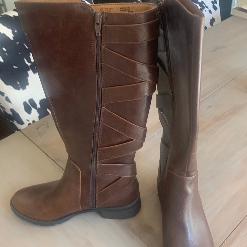 Size 7.5 women’s tall boots with slight heel. Inside zipper